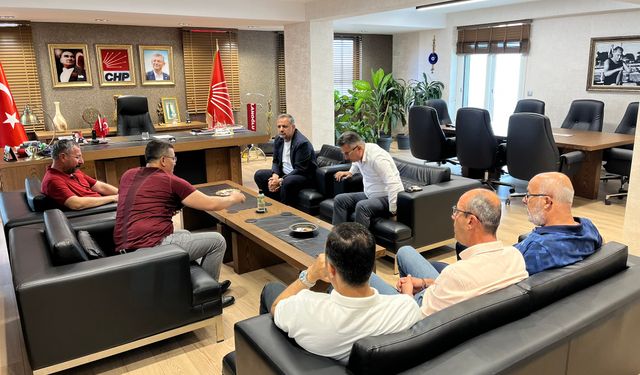 Başkan Tugay’ın işçi çıkarma açıklamasının ardından sendikadan CHP’ye ziyaret