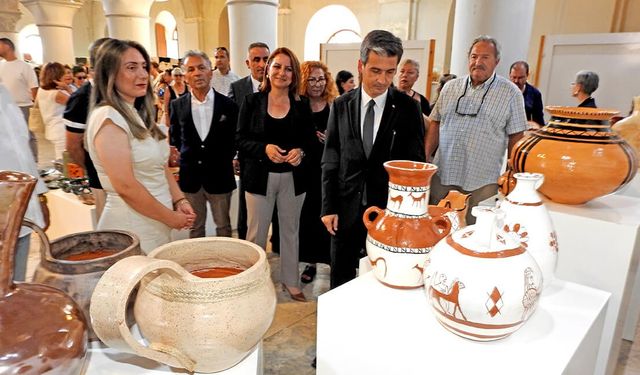 Çeşme Halk Eğitim Merkezi düzenledi: Yıl sonu sergisine yoğun ilgi