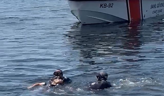 İzmir'de ayakkabısını almak isteyen genç denize düştü: Durumu ağır