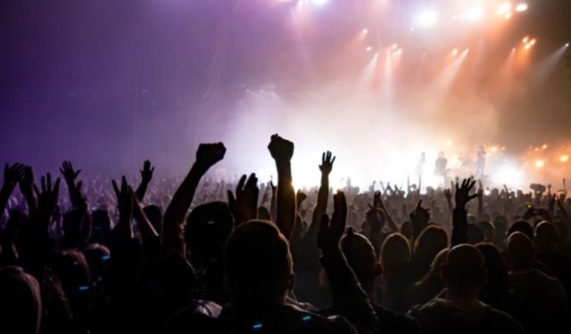 İzmir'de bu hafta düzenlenecek konserler: Kenan Doğulu, MOTİVE, Semicenk ve daha fazlası...