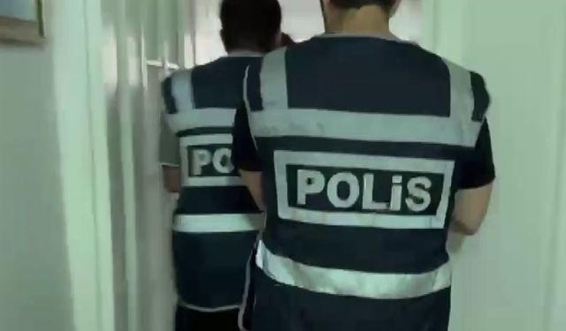 İzmir'de zehir operasyonu: Gözaltına alınan 4 kişiden 1'i tutuklandı