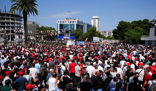 İzmir’de işçilerden Büyükşehir’e bir promosyon çağrısı daha!