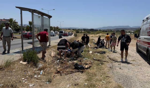 İzmir'de motosiklet durağa daldı: 2 kişi yaralandı