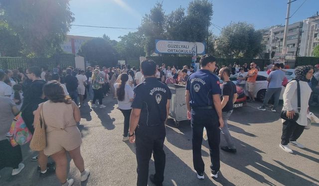 İzmir'de seferberlik: Geç kalan öğrencilere zabıtadan destek