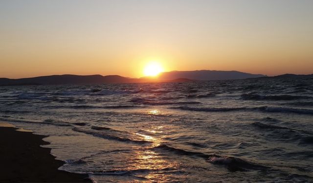 İzmir'de sığ denizi ile güvenli plaj: Çamlıçay Halk Plajı'na ESHOT ile nasıl gidilir?