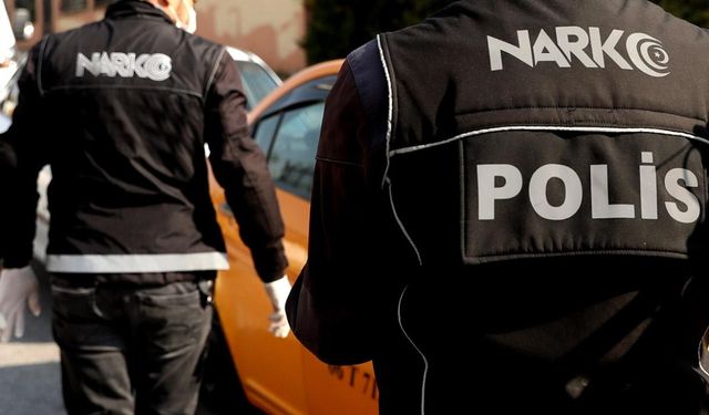 İzmir'de zehir tacirlerine baskın: 2 kişi tutuklandı