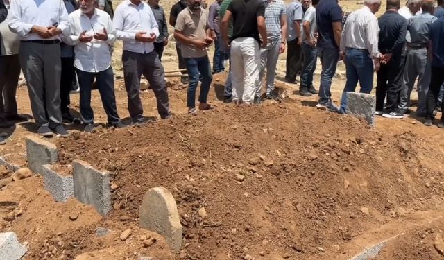 İzmir'deki zincirleme kaza 5 can aldı: Kız kardeşler yan yana defnedildi