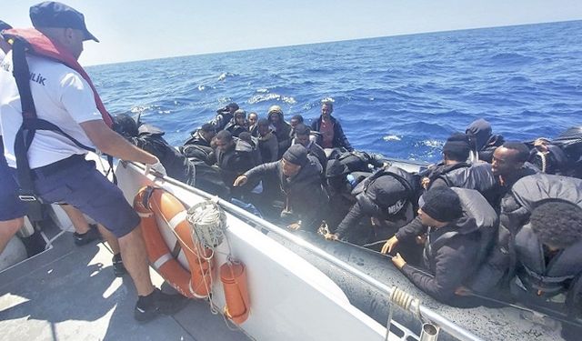 Çeşme açıklarında tehlikeli yolculuk: 47 göçmen kurtarıldı