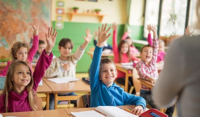 İzmir'in ilçe belediye başkanlarından çocuklara tatil mesajı