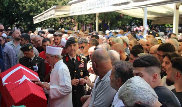 Kalp krizi geçiren astsubay İzmir’de son yolculuğuna uğurlandı