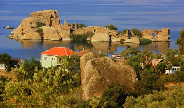 Masalsı bir güzellik: Ne Karaburun ne de Çeşme, burası göl kenarına kurulmuş şirin bir Ege köyü