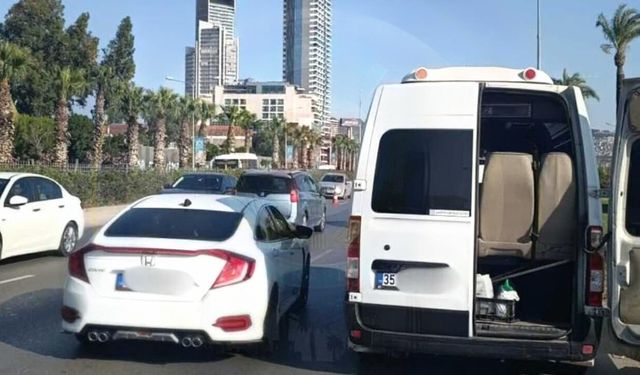 İzmir Emniyet’ten yola çıkacaklara uyarı: Altınyol Caddesi’nde arıza yapan araç trafiği aksattı