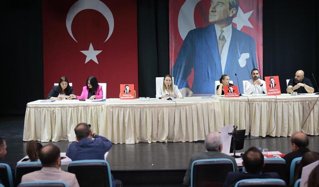 Konak Meclisi’nde ‘İmamoğlu’na Özgürlük’ mesajı