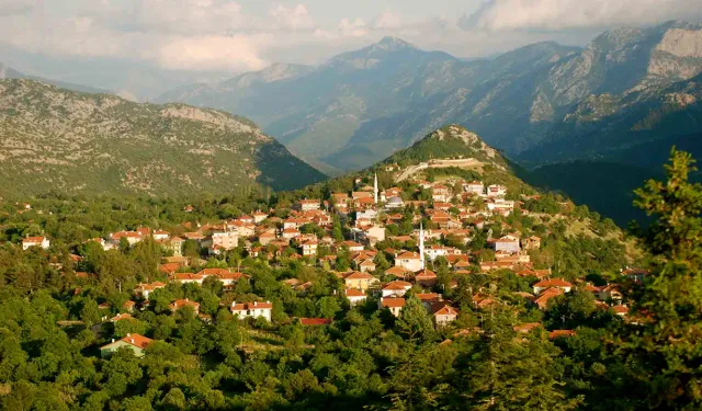Türkiye'nin en büyük yeraltı gölü burada: Ne İzmir ne de Muğla, adını dünyaya duyuran masalsı bir köy