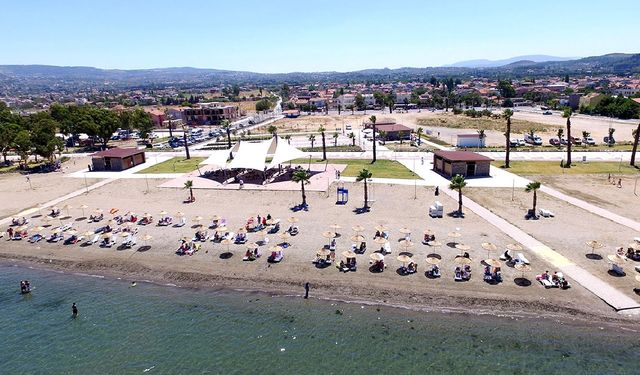 Sığ ve berrak denizi, kumlu plajıyla burası Miami’de değil İzmir’de: Urla Kum Denizi Plajı 2025 sezonunu açtı
