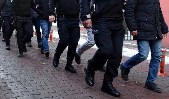 İzmir'de zehir tacirlerine geçit yok: 4 şüpheli tutuklandı!