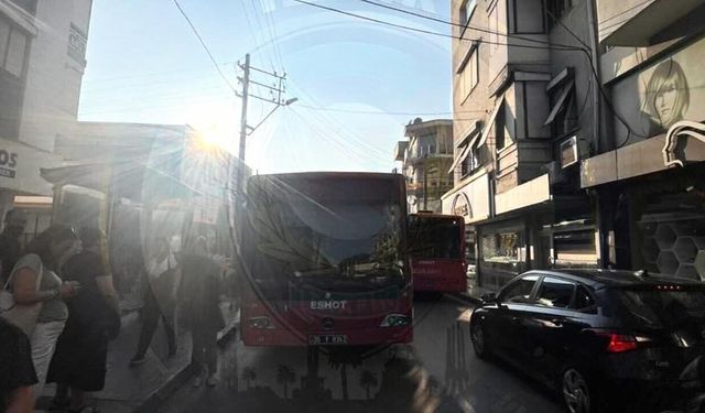 İzmir Emniyet’ten yola çıkacaklara uyarı: Buca Özmen caddesindeki araç arızası trafiği kilitledi
