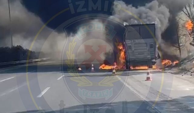 İzmir Otoyolu’nda korkutan araç yangını: Alevler ormana sıçradı, trafik durma noktasında