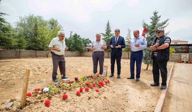 İzmir'deki yangında hayatını kaybetmişti: Başkan Tugay'dan anlamlı ziyaret
