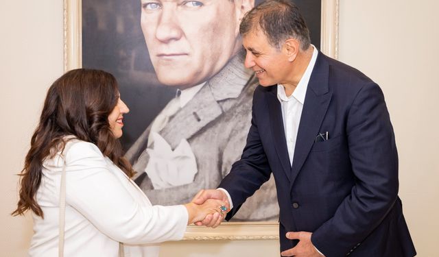 Başkan Tugay'a veda ziyareti: Sizi ailemizden görmeye devam edeceğiz