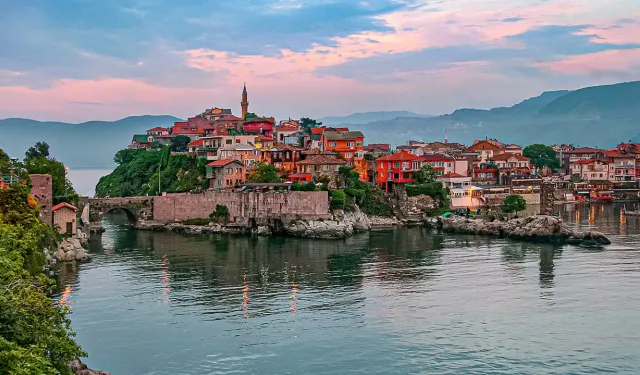 Gören İtalya sanıyor: Bir prenses tarafından kurulan şehir İzmir'in güzelliğini aratmıyor
