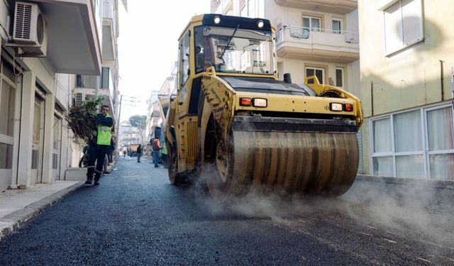 Balçova’da asfalt ve kaldırım çalışmaları hız kesmiyor
