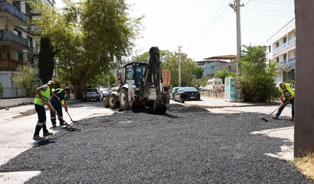 Bayraklı’da ulaşım rahatlayacak: 24 mahallede yol atağı