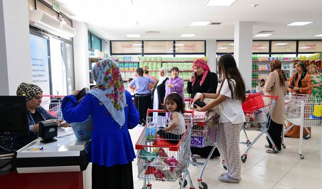 Bornova'da sosyal dayanışma örneği: İhtiyaç sahiplerine alışveriş desteği veriliyor!