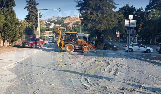 Buca'da trafik durdu: Yol kapandı, uyarı geldi