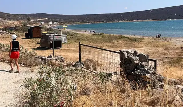 İzmir’de ‘demir kapı’ krizi: 21 dönüm kıyı alanı çitle kapatıldı, sözleşmeler iptal edildi
