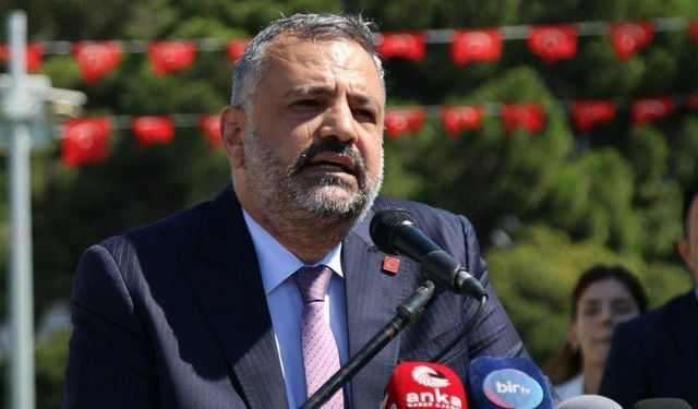 Aslanoğlu’nun gözaltına alınmasına Özgür Çelik’ten sert tepki: Bize diz çöktüremediler, çöktüremeyecekler!