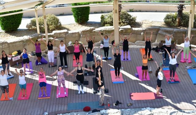 Çiğli’de yaz boyu spor coşkusu: 7’den 70’e binlerce kursiyer eğitimde