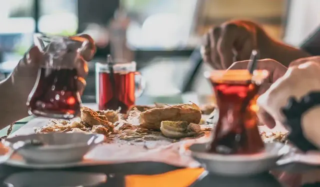 Babasından aldığı mirası bir güneş gibi parlattı: İzmir'in 42 yıllık mekanı, zirveye adını yazdırdı