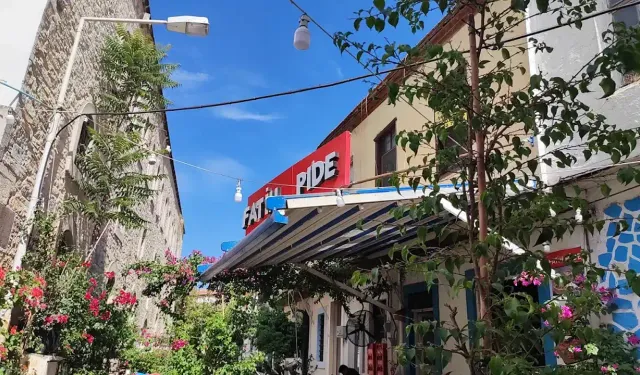 Taste Atlas tarafından da önerildi: İzmir'de lahmacun yemek isteyen buraya gidiyor