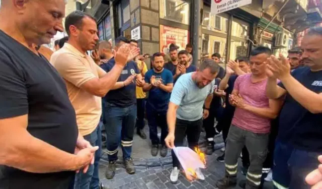 İşçilerinden TİS protestosu: Bordro yaktılar