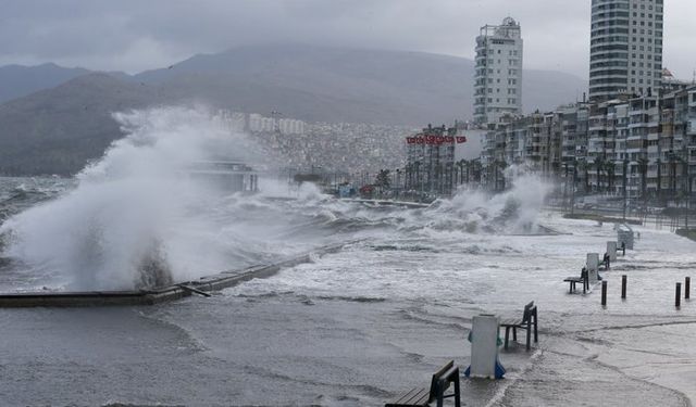 İzmir’de bir garip hava: Hem sıcaklık artıyor hem kuvvetli poyraz