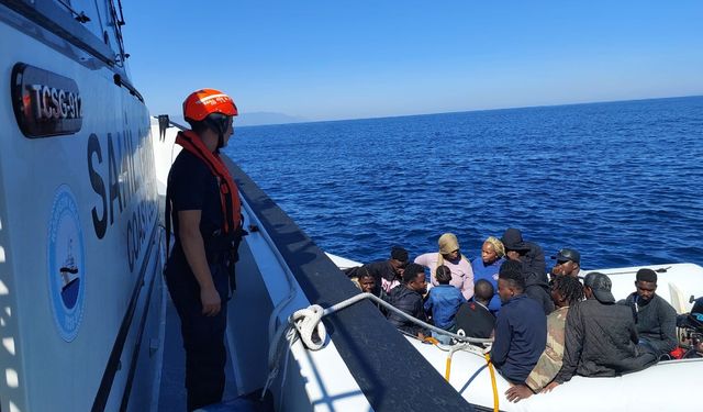 Ege’de umuda yolculuk yarıda kaldı: 40 göçmen kurtarıldı