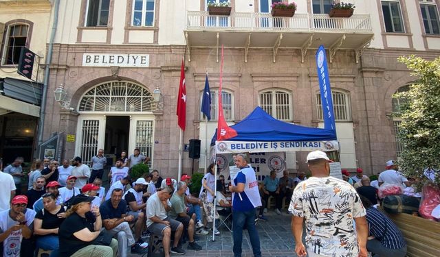 İzmir'de işten çıkarılan belediye işçilerinden çadırlı eylem: Başkan Tugay’ın gölgesi olacağız