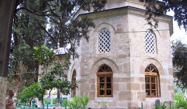 İzmir'deki Hamza Baba Türbesi nerede? Hamza Baba Türbesi'ne ulaşım imkanları nelerdir?