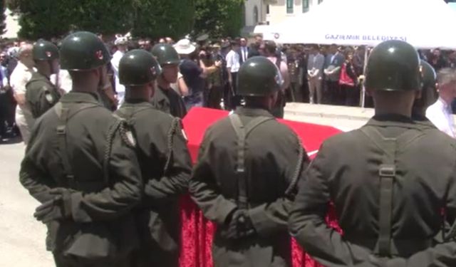 Operasyonda şehit düşen üsteğmen İzmir'de son yolcuğuna uğurlanıyor
