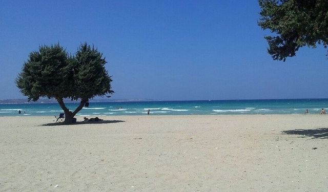 İzmir’in sadece 1 saat uzaklıkta: İnce kumu ve doğal havuz gibi deniziyle mavi cennet