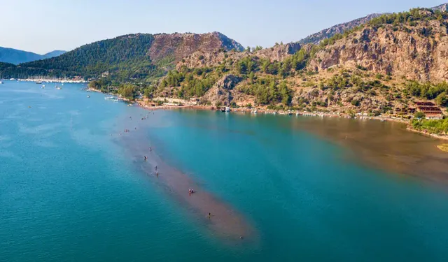 Ne Seferihisar ne Çeşme: Kendinizi denizin üstünde yürüyormuş gibi hissedecek, denizin rengine hayran olacaksınız