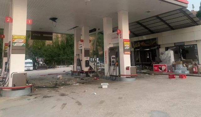 Akaryakıt istasyonunda şiddetli patlama: 1 kişi ağır yaralandı