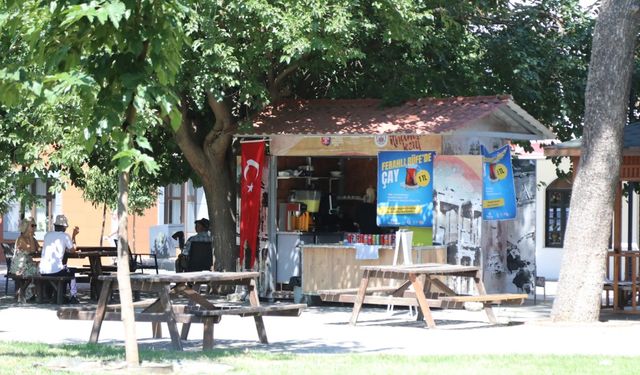İzmir’de enflasyona tepki, emeklilere destek: Burada çay artık 1 TL