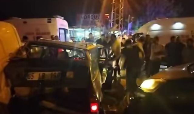 Üç araçlı zincirleme kaza: 5 kişi yaralandı