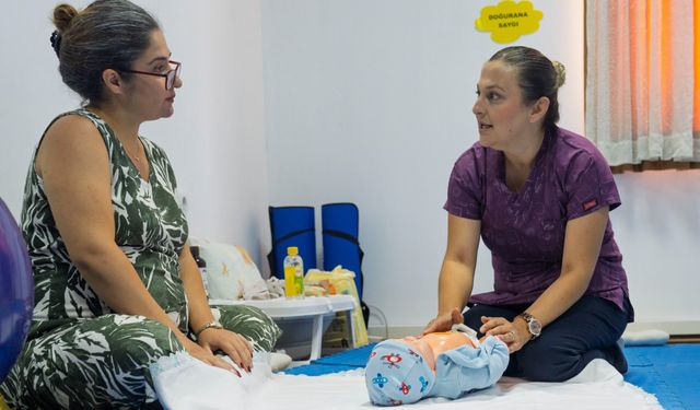 İzmir'de ailelere özel eğitim: Eşrefpaşa Hastanesi’nde Gebelik Okulu!