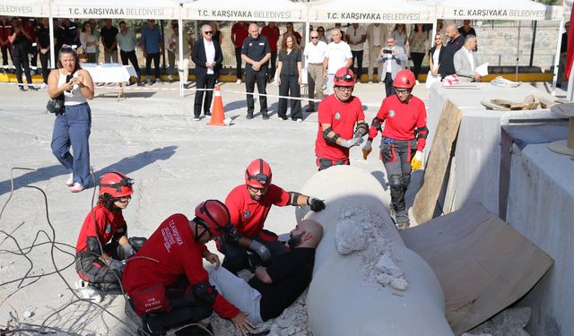 Karşıyaka'da afet bilinci büyüyor: Binlerce vatandaşa eğitim verildi
