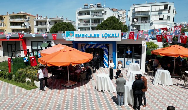 İzmir'de emeklilere dev hizmet: Yoğun ilgi gören lokalde çay 5, kahve 10 TL!