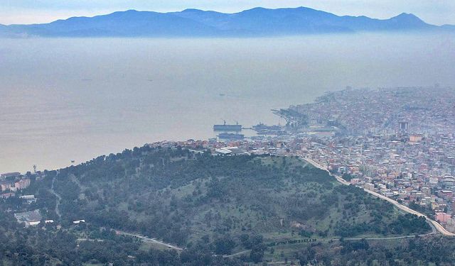 İzmir Körfezi manzaralı gözetleme noktalarının günümüzdeki antik izleri