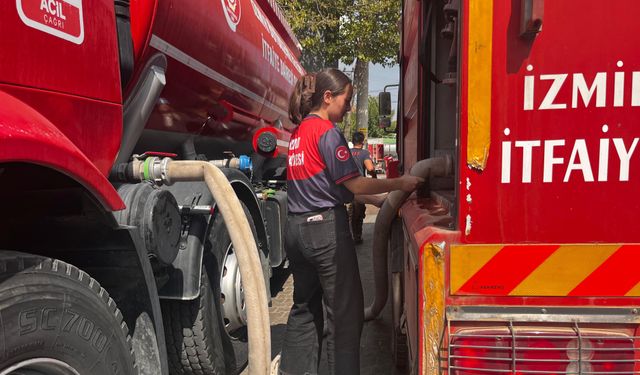 İzmir'deki yangına havadan ve karadan müdahale ediliyor: Büyükşehir ekipleri sahada
